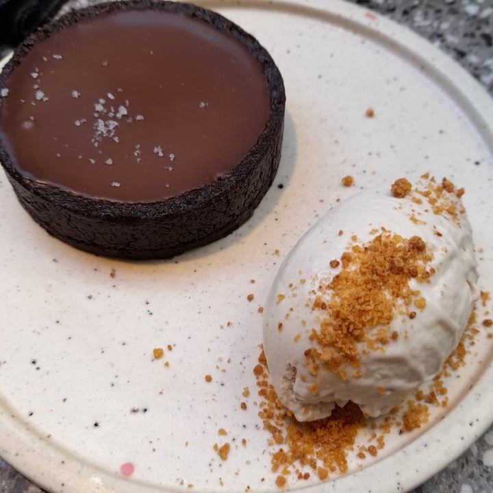 photo of Sacro Tortita de chocolate con helado de maní shared by @beluda on  13 May 2022 - review