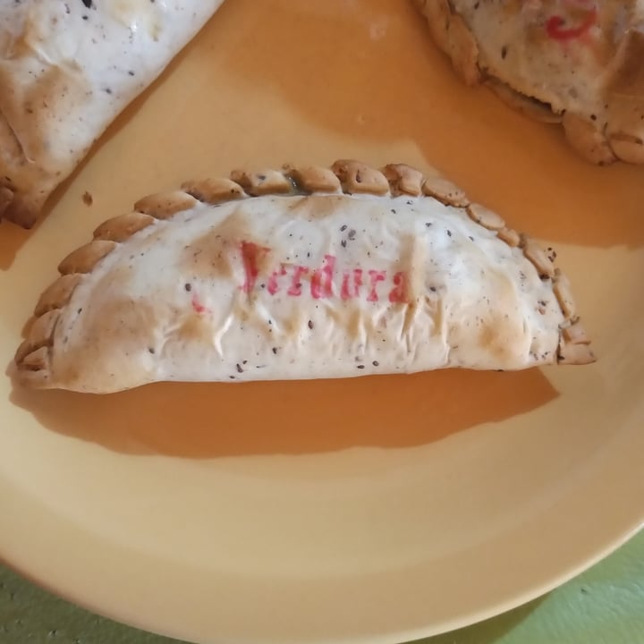 photo of Olivia Empanadas & Pizza (Take away) - Gonnet Empanada De Verduras shared by @agusmayer on  23 Jan 2021 - review