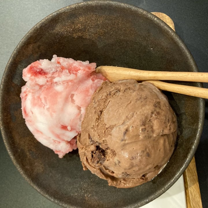 photo of Am I Addicted - Pottery Studio & V Cafe Vegan Dark Chocolate Ice Cream shared by @moonrabbit on  05 Apr 2022 - review