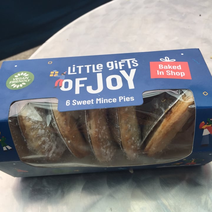 photo of Greggs Vegan Sweet Mince Pie shared by @naomivegan on  08 Oct 2021 - review