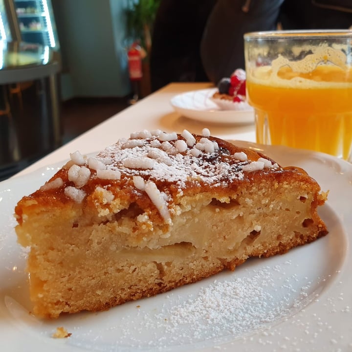 photo of My Cake Cafè Torta di mele vegan shared by @alicevanbee on  27 Aug 2022 - review