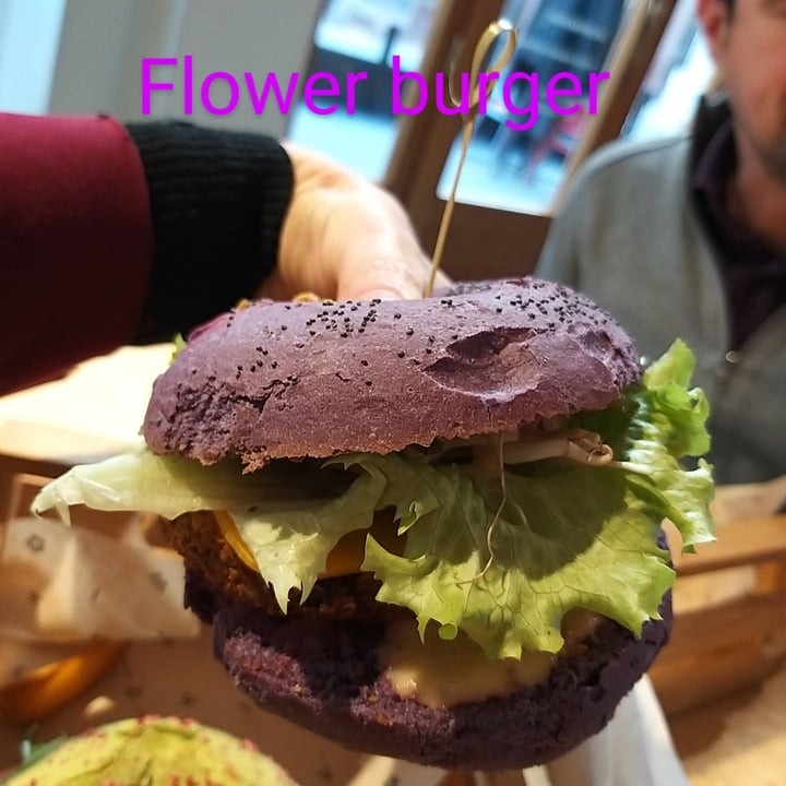 photo of Flower Burger Flower burger shared by @alvi2957 on  06 Nov 2022 - review