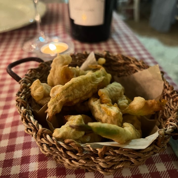 photo of Raparossa di Galiano Madia Fiori di zucca fritti shared by @lanonnavegana on  30 Sep 2022 - review