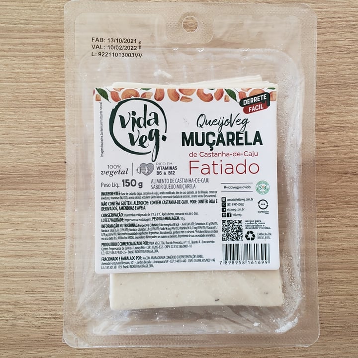 photo of Vida Veg Queijo muçarela em fatias shared by @claubattistella on  05 Dec 2021 - review