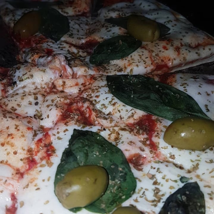 photo of Empanadas de 10 Pizza Con albahaca shared by @panchiveg on  15 Dec 2020 - review