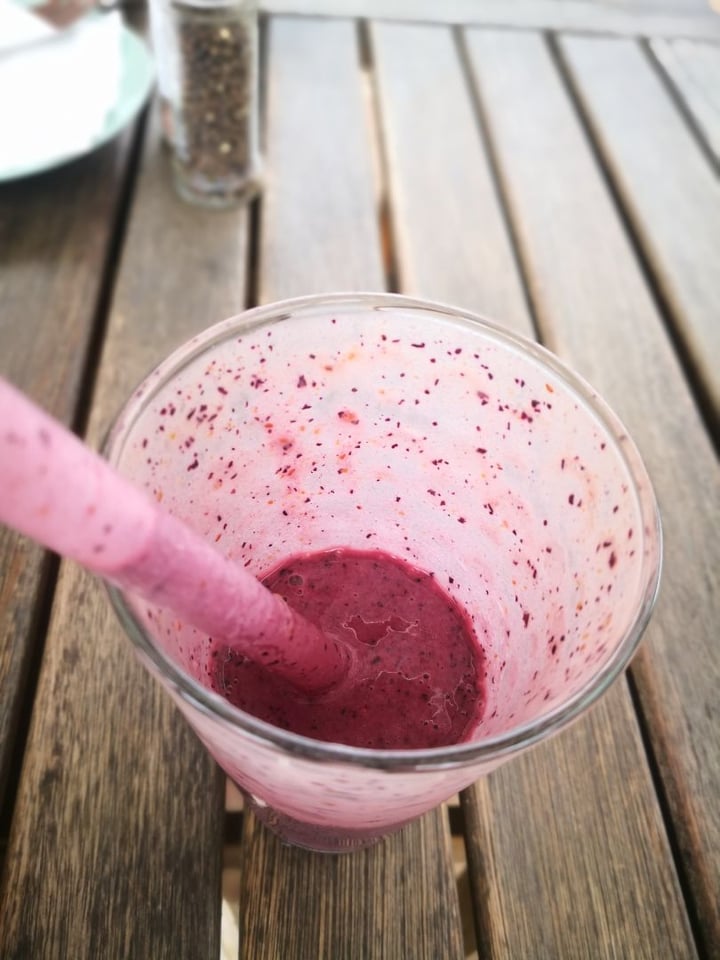 review photo of Pure Café Berry smoothie shared by @lawie on 15 Dec 2019 - review