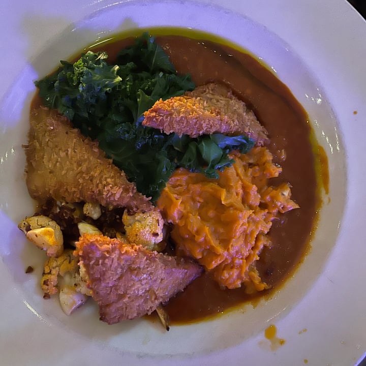 photo of La Bohème Vegan Crispy Tempeh Korma Curry shared by @trinakm on  21 Nov 2021 - review