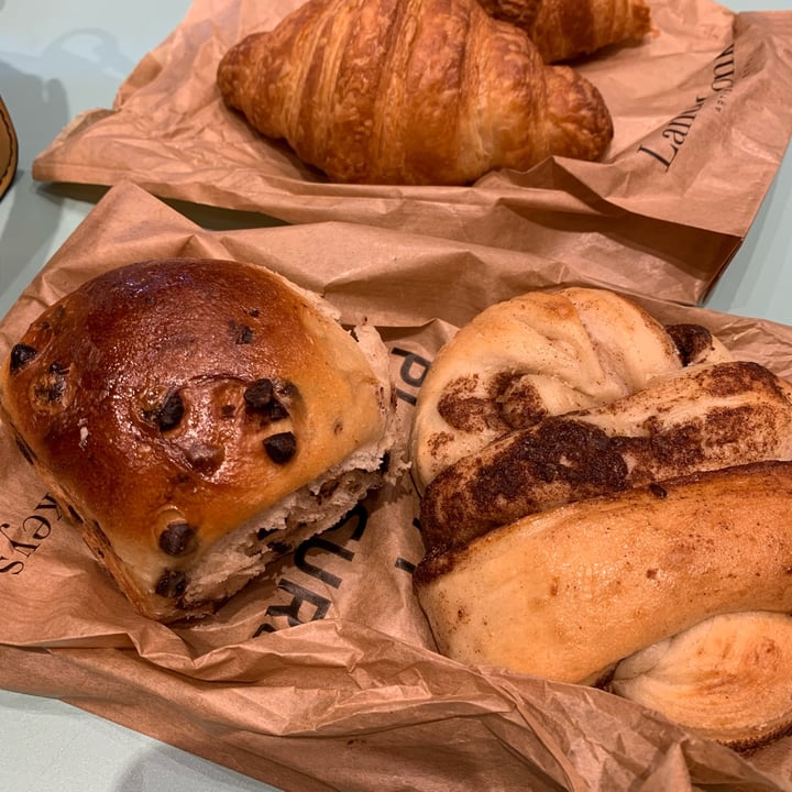 photo of Land&Monkeys croissant shared by @vsepe on  28 Oct 2022 - review