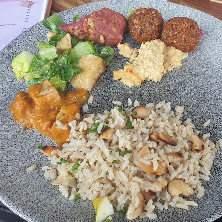 photo of Fresh Earth Food Store Harvest Table shared by @compassionate1candy on  15 Feb 2021 - review