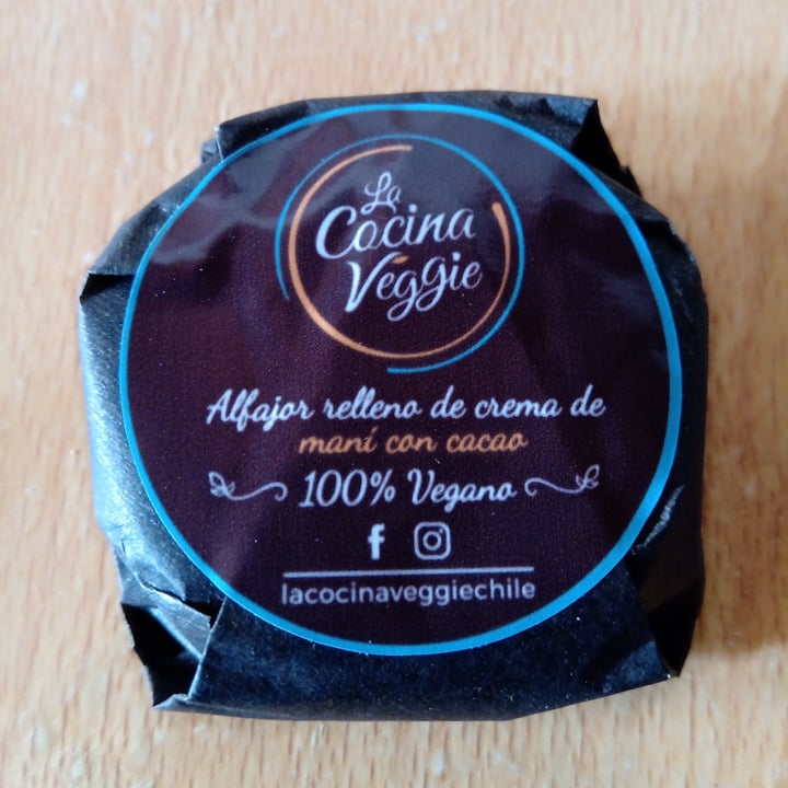 photo of La Cocina Veggie Alfajor Relleno de Crema de Maní con Cacao shared by @kirara152 on  03 Aug 2020 - review