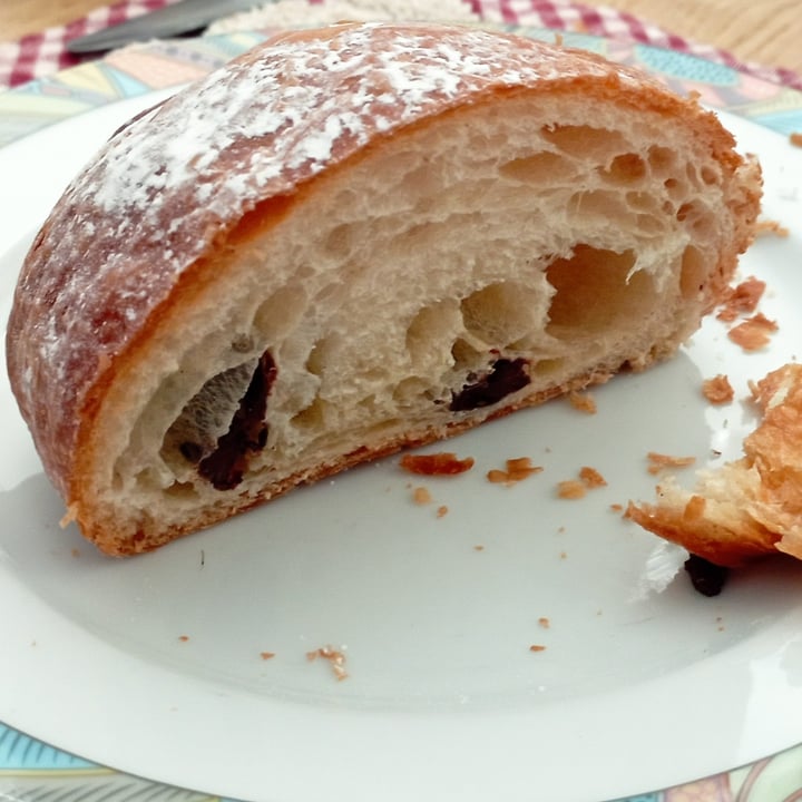 review photo of La dolceria Vegan Pain Au Chocolat shared by @shelises on 13 Mar 2022 - review