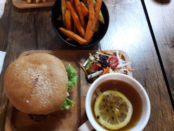 photo of nomVnom Bistro Temptation Satay Burger shared by @alice on  01 Jun 2019 - review