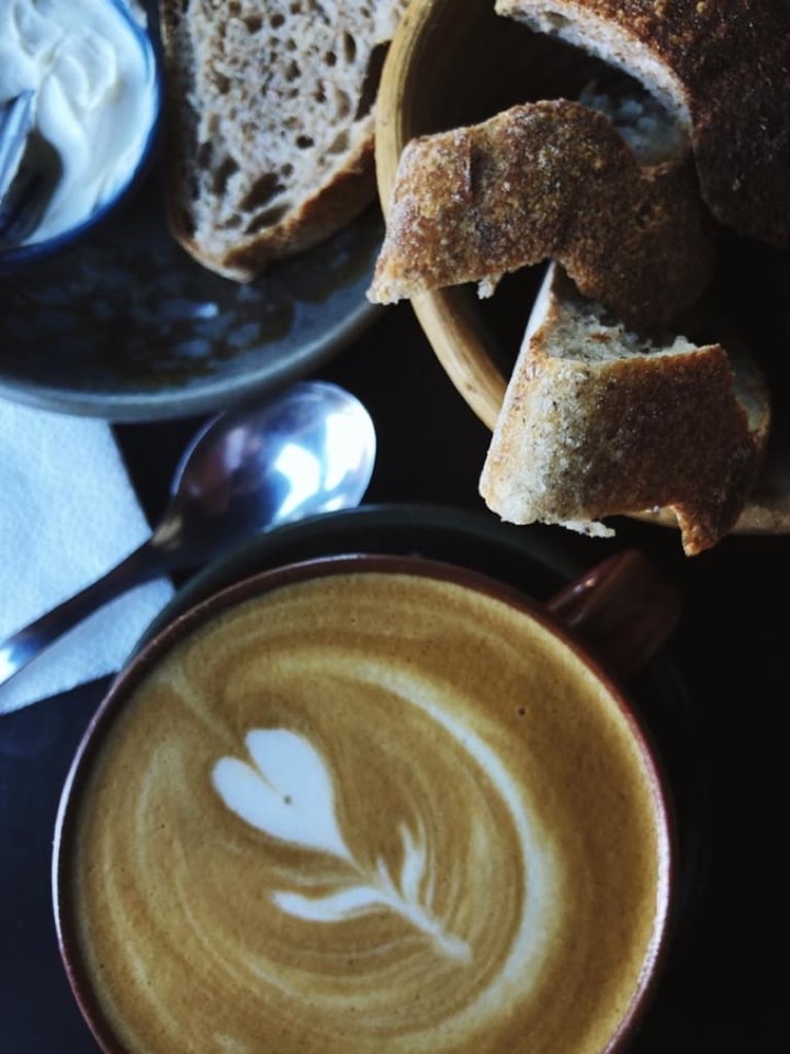 photo of Salvaje Bakery Flat White Con Leche De Almendras. shared by @camicasagrande on  21 Jan 2020 - review