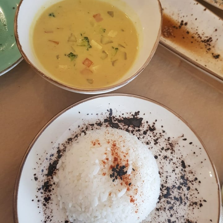 photo of Mandarina Plant Based Kitchen Curry thai suave shared by @ornitorrincavegana on  01 Jan 2022 - review