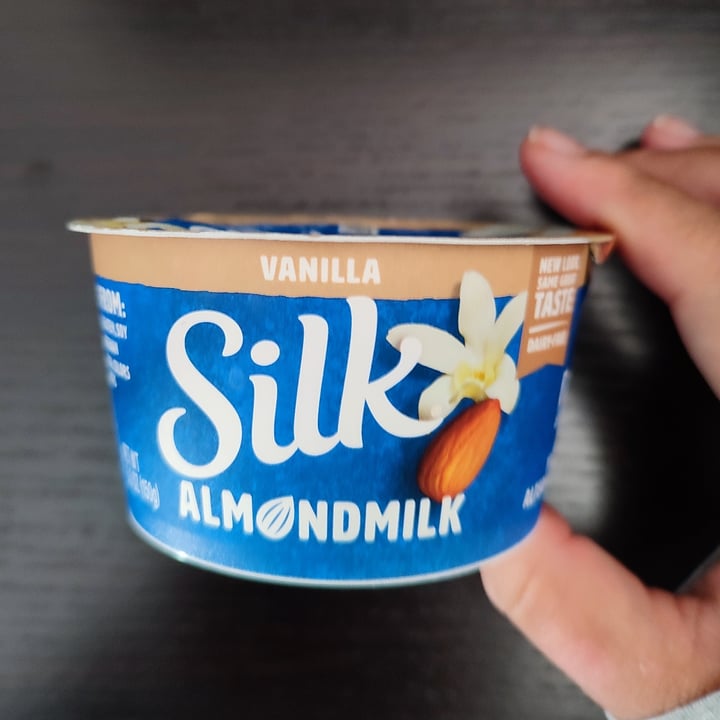 photo of Silk Almond milk vanilla yoghurt shared by @camilapardo on  23 Jan 2022 - review