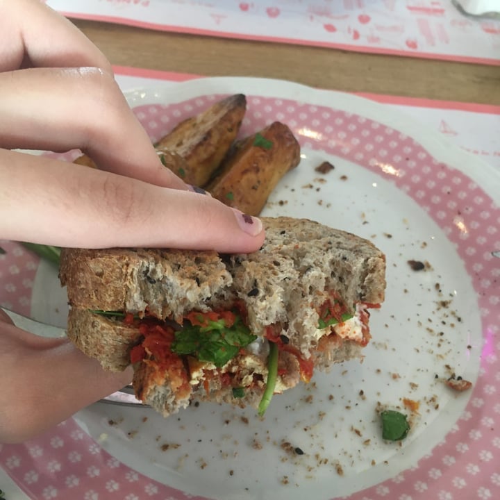 photo of La Panera Rosa sandwich vegetariano(pedido sin queso) shared by @luciagabriela on  29 Jan 2022 - review