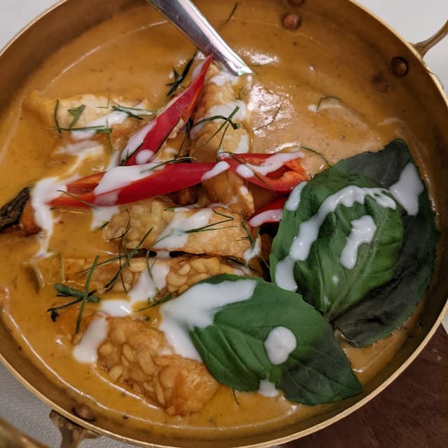 Photo of the dish “Gaeng Fak Tong Tempeh”