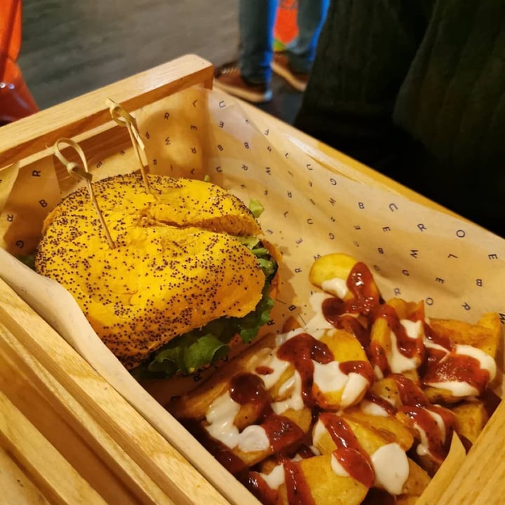 photo of Flower Burger Funky Cecio shared by @mockingbird91 on  11 Feb 2022 - review