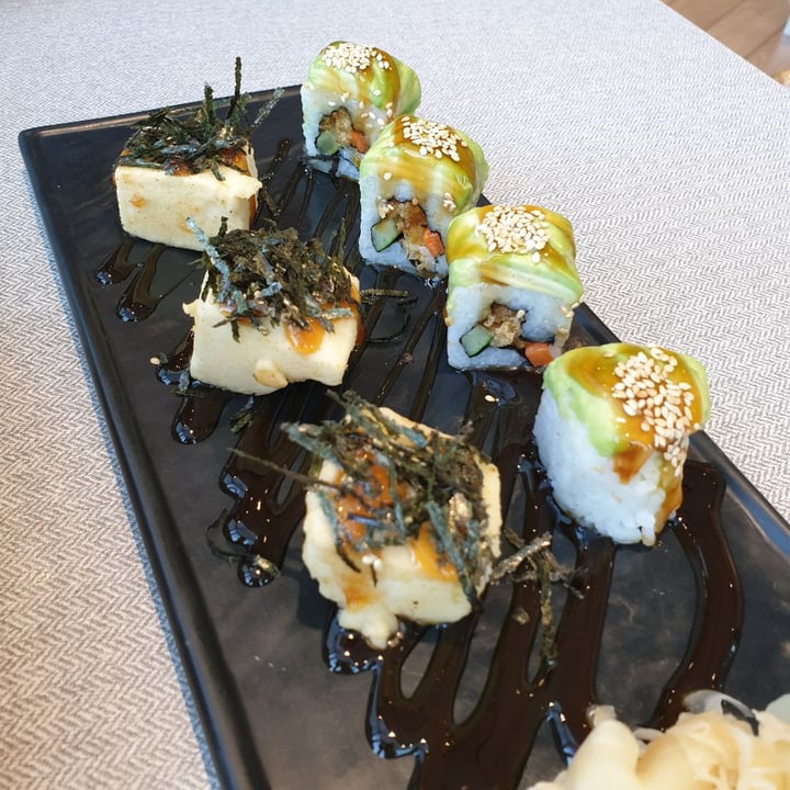 photo of Elemen @ HarbourFront Avocado and Tofu Sushi shared by @chapche on  16 Feb 2020 - review