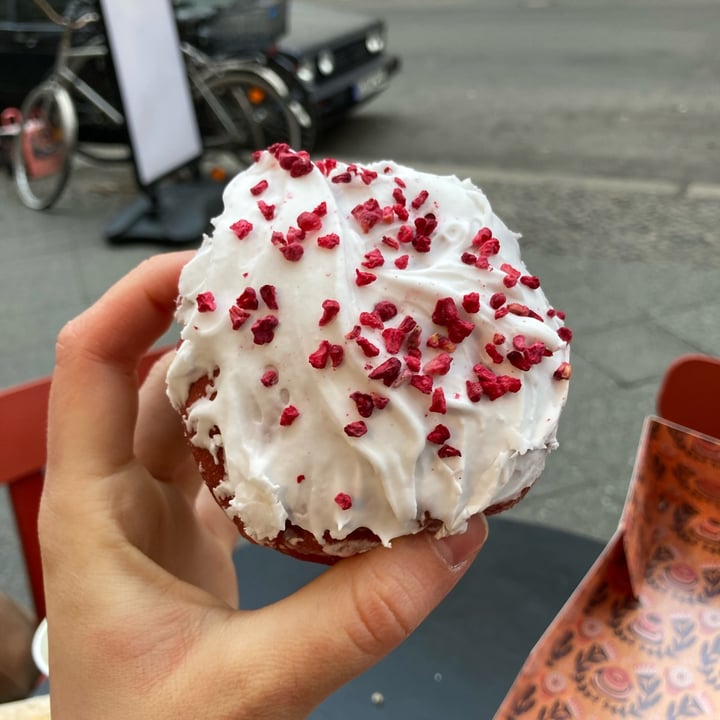 photo of Brammibal's Donuts Red Velvet shared by @chloslo on  04 Apr 2022 - review
