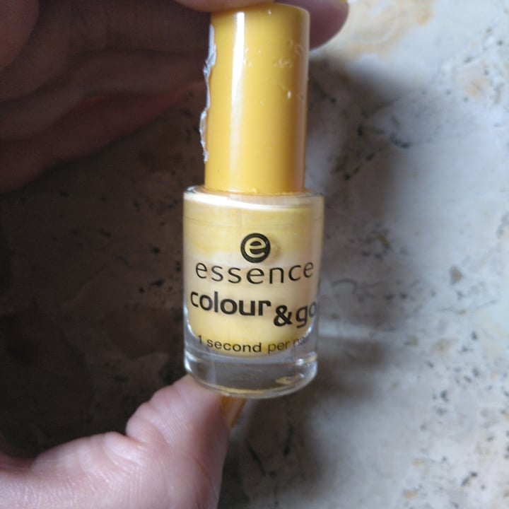 photo of Essence Cosmetics Shine Last & Go Gel Nail Polish shared by @espesita on  04 Jun 2020 - review