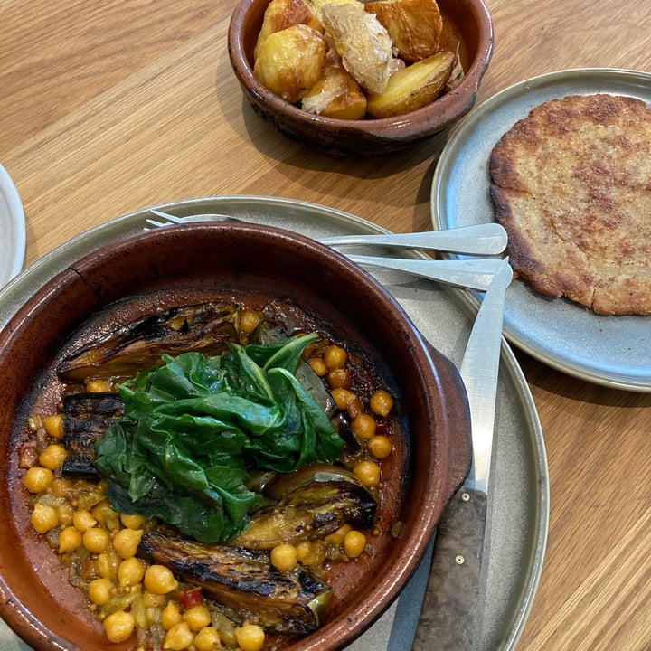 photo of FINO at Seppeltsfield Roast eggplant, curry leaf, chickpea flatbread shared by @eternaljourneys on  21 May 2021 - review