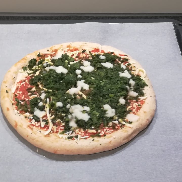 photo of Veganz Pizza Spinaci shared by @cerpia on  31 Mar 2022 - review