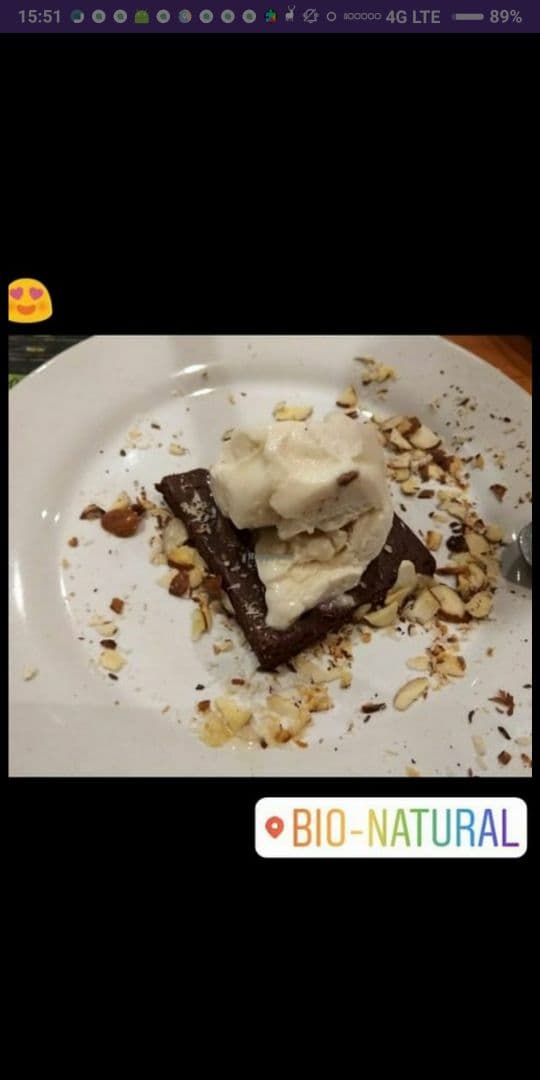 「Brownie de Chocolate con Helado de Vainilla」の料理の写真
