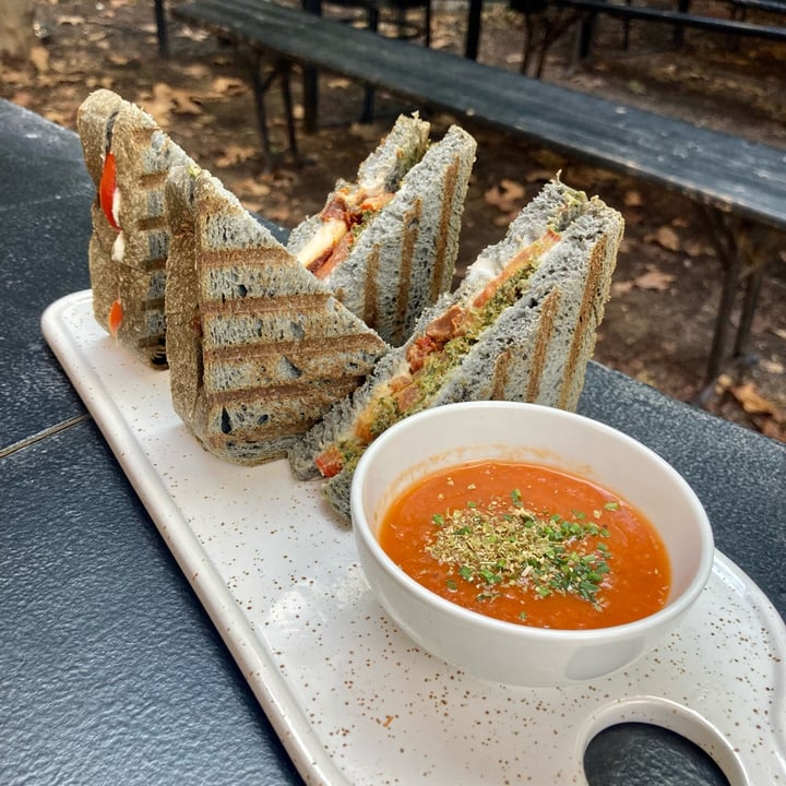 photo of Väcka Grilled cheese caprese shared by @asiayportia on  08 Oct 2021 - review
