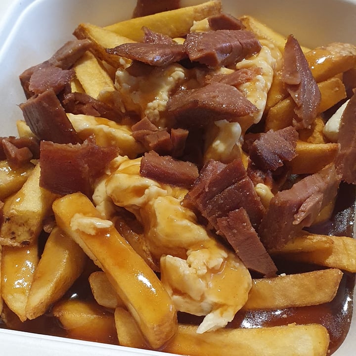 photo of Bread Meats Bread Vegan Poutine shared by @vix3n on  14 Oct 2021 - review