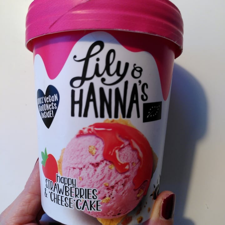 review photo of Lily & Hanna's happy strawberries & 'cheese'cake shared by @ariannasilvestro on 04 Jul 2022 - review