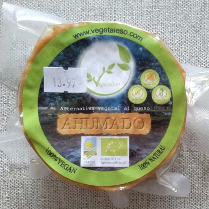 photo of Vegetaleso Queso Ahumado shared by @sym on  06 Dec 2021 - review