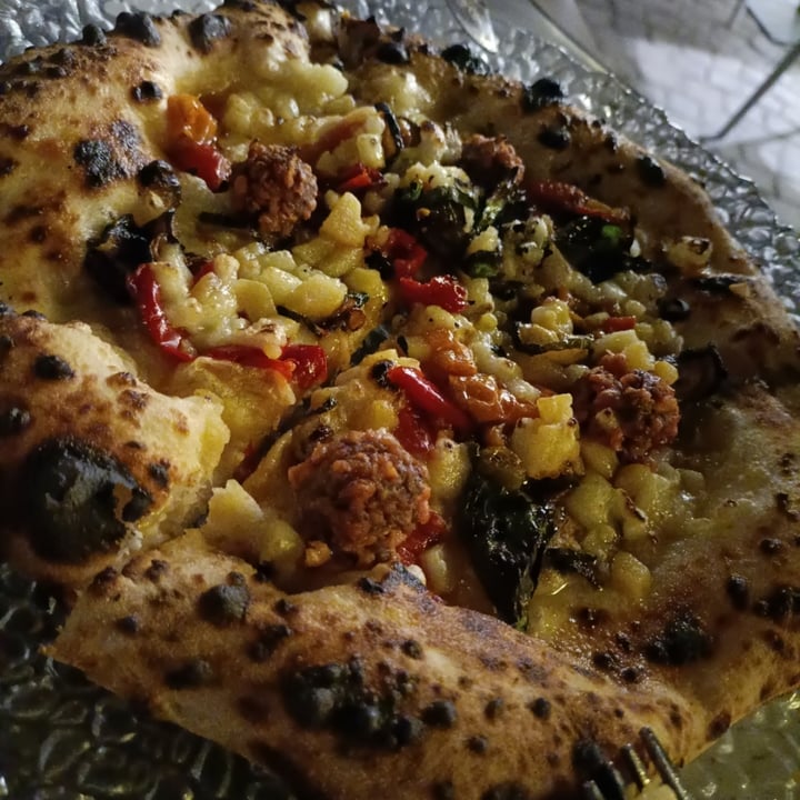 photo of Isabella De Cham Pizza Fritta Pizza Vegana shared by @benedettac on  17 Jun 2022 - review