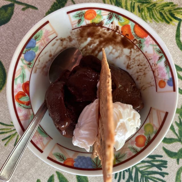Photo of the dish “Gelato alla cioccolata con panna e cialda”