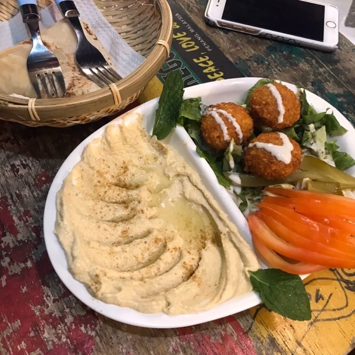 photo of Vegan Falafel Penang Hummus Plate shared by @cheerfulchickpea on  08 Apr 2020 - review