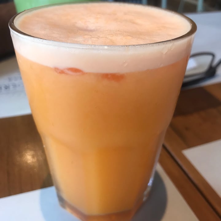 photo of Camaradería Gastrobar Suco de laranja e cenoura shared by @karynacezar on  01 Aug 2022 - review