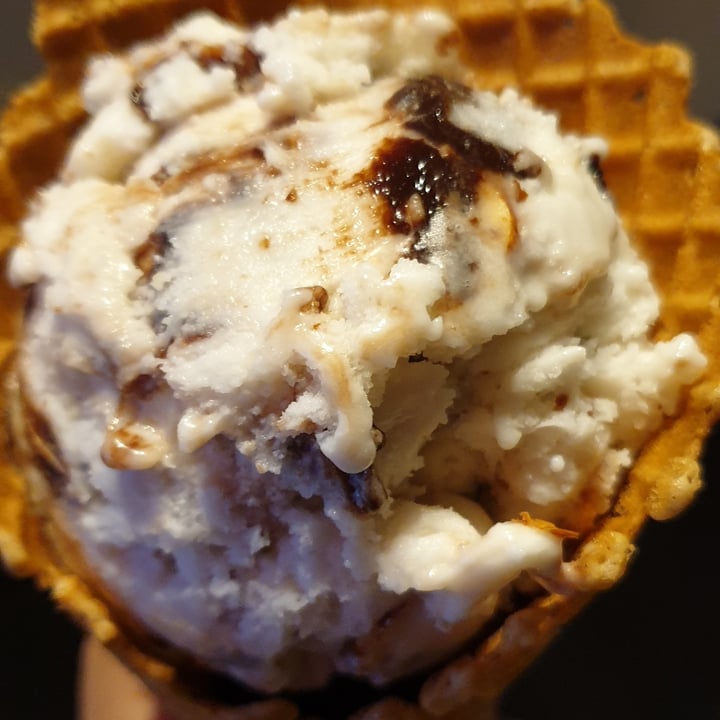 photo of Baskin Robbins Coco-nuts About Almonds shared by @mrslianneviibii on  21 Apr 2021 - review