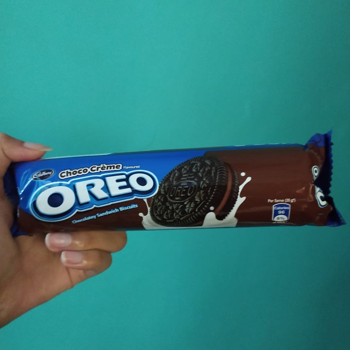 photo of Cadbury Oreo chocolatey sandwich biscuits shared by @veganbhumika on  19 Mar 2022 - review