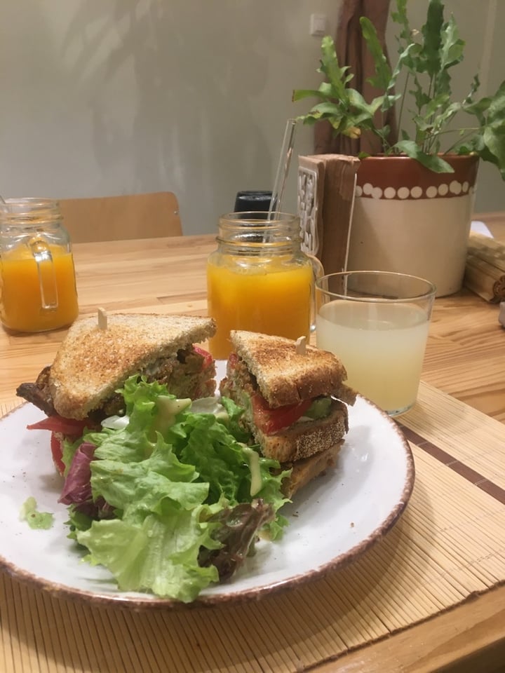photo of Peas Vegan & Raw Food Vegan Club Sandwich shared by @weganerin on  16 Apr 2020 - review