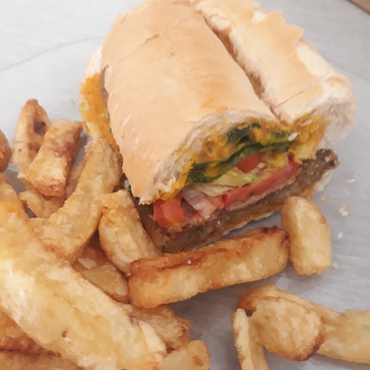 photo of Bullanga Sándwich de milanesa vegana shared by @vegan-hola on  02 Dec 2020 - review