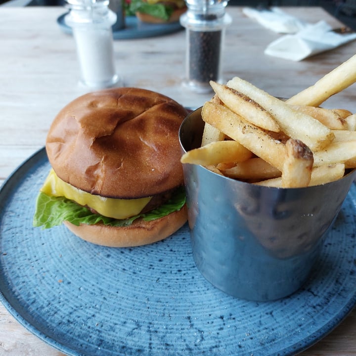 review photo of Trident Hotel Kinsale Beyond Burger shared by @agustinazt on 13 Jul 2022 - review