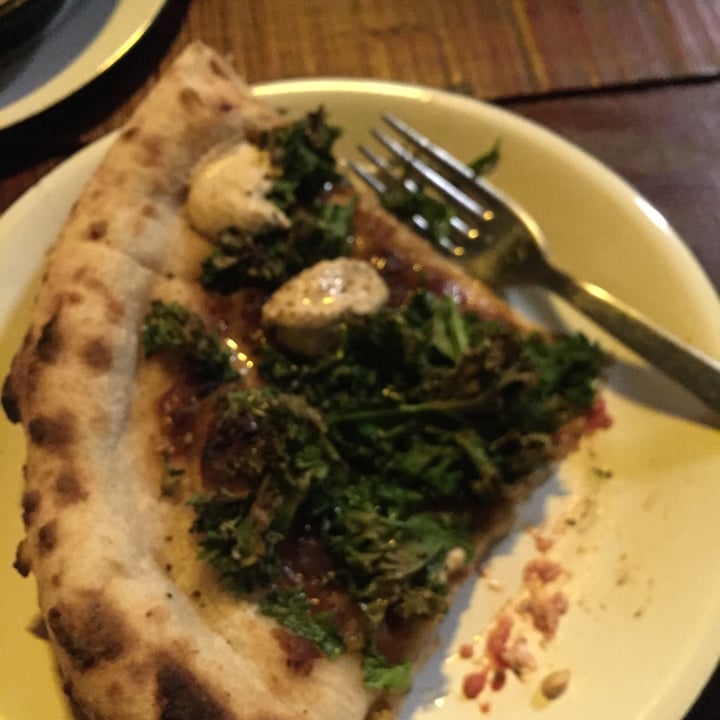 photo of Chuí Pizza Con Cebolla Y Kale shared by @fermin on  06 Nov 2021 - review