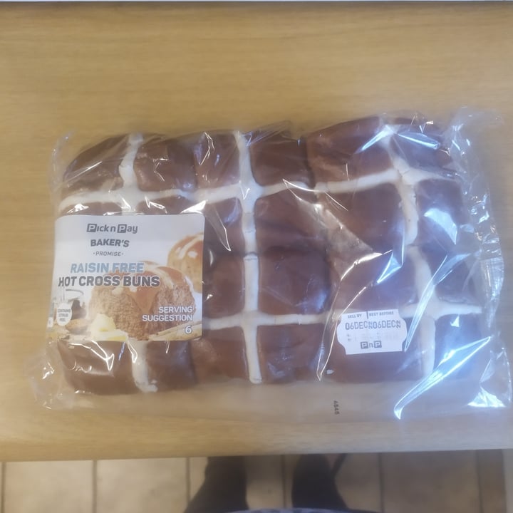 photo of Pick n Pay Hot Cross buns without fruit shared by @michthevegan on  05 Dec 2022 - review