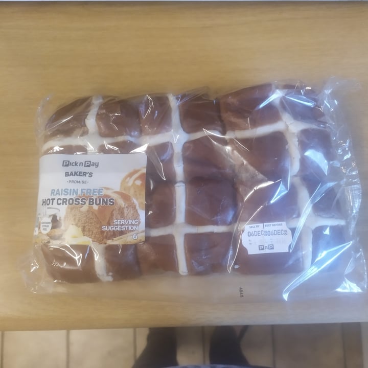 review photo of Pick n Pay Hot Cross buns without fruit shared by @michthevegan on 05 Dec 2022 - review