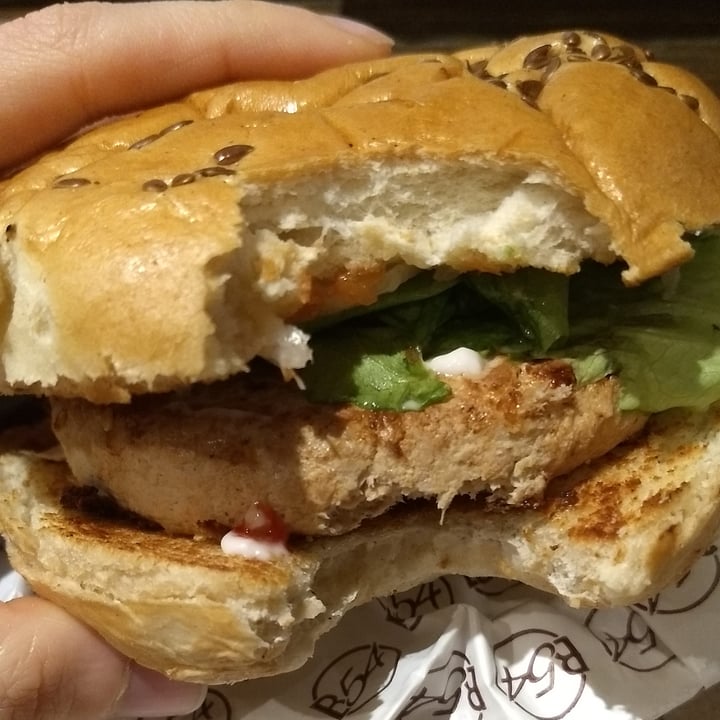 photo of Burger 54 Vegan Chicken Sandwich shared by @julipb on  04 Sep 2021 - review