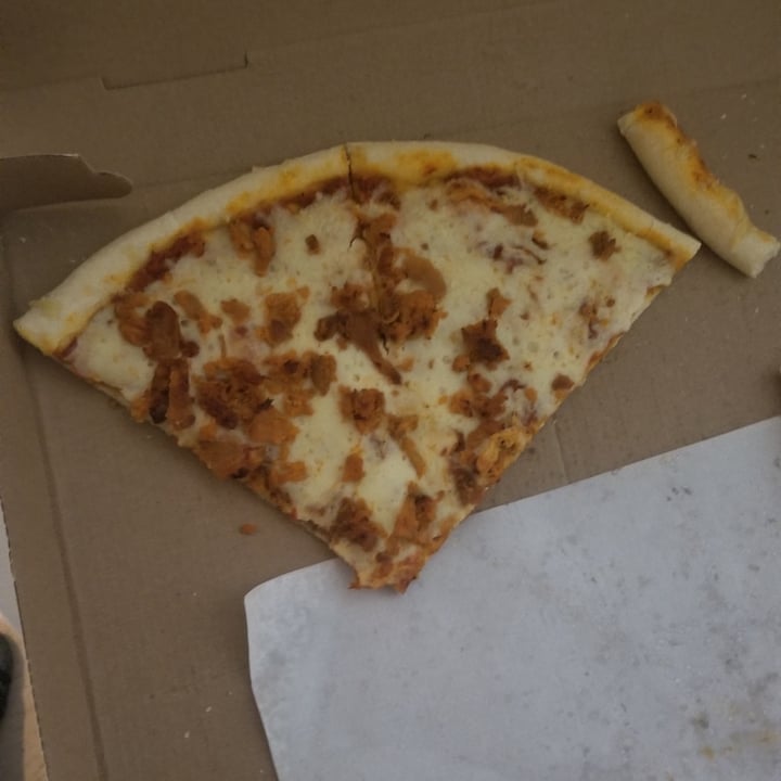 photo of Freakin' Vegan Buffalo Chicken Pizza shared by @mikerob on  24 Jan 2021 - review