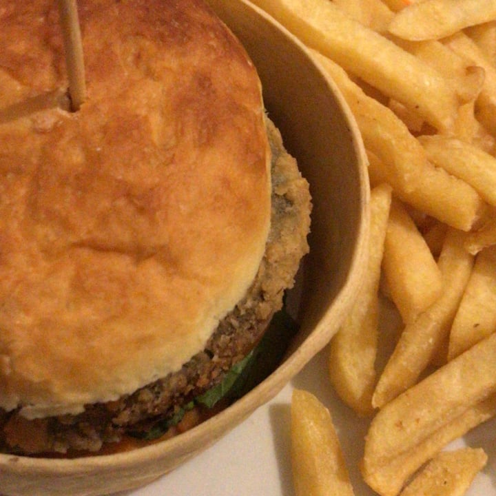 review photo of Walter & Walter Food Factory Hamburguesa de lentejas shared by @valexika on 29 Sep 2022 - review