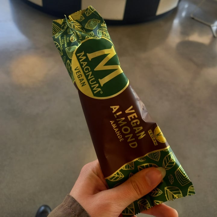 photo of Magnum Magnum Vegan Almond shared by @elisabbatini on  13 Aug 2022 - review