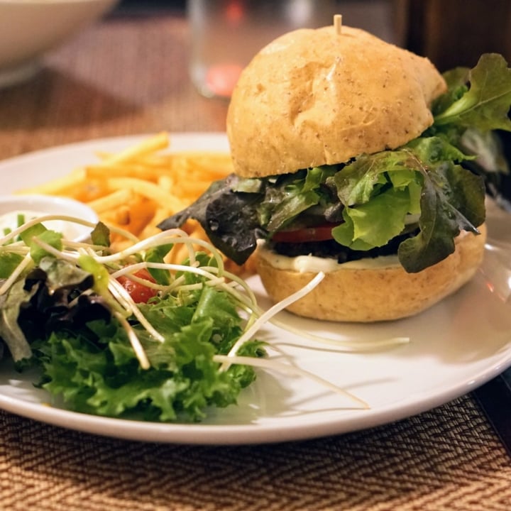 photo of Goodsouls Kitchen Mushroom burger shared by @bubi-the-bear on  09 Dec 2021 - review