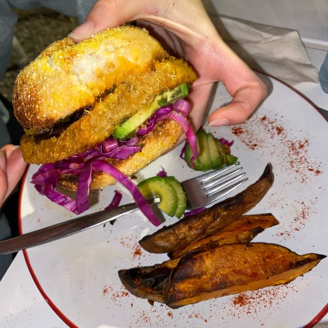 菜肴“Curry Vegan Burger”的照片